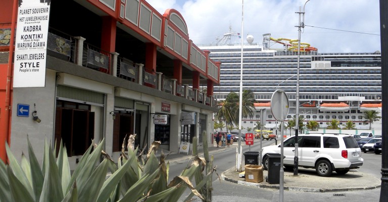 Bayside Mall in Oranjestad