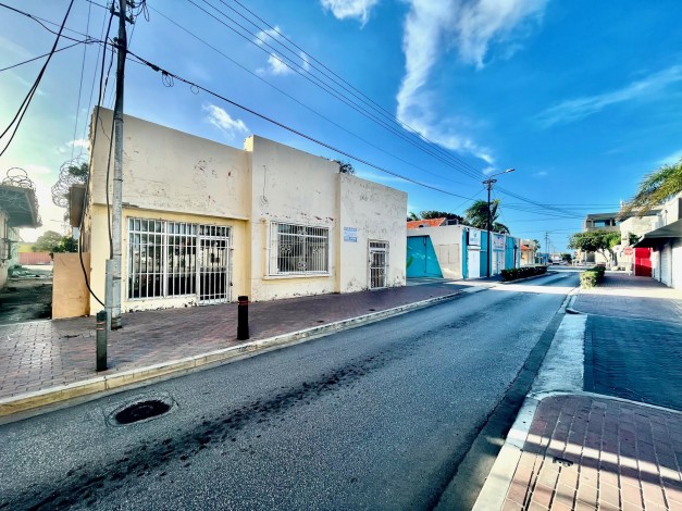 Commercial building in Oranjestad