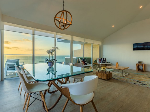 Ocean Front Turquiose Penthouse