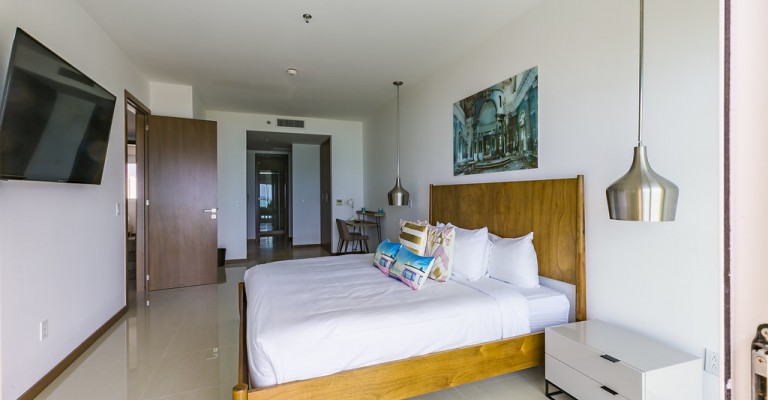 Blue Residences Penthouse 1-3 Indigo