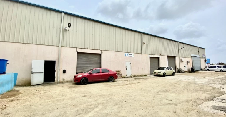 Commercial building at Wayaca