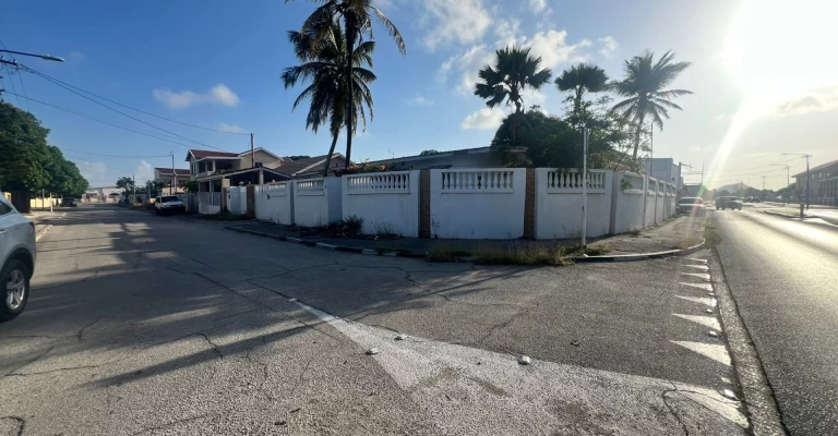 Ecuadorstraat 9, property in Aruba
