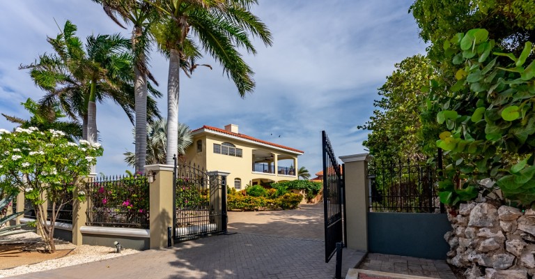 L.G. Smith Boulevard 532 E