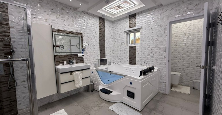 Luxury One Bedroom Long Term