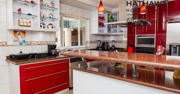 Spacious Two Story Home in Nuñe