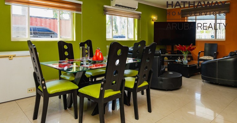 Spacious Two Story Home in Nuñe