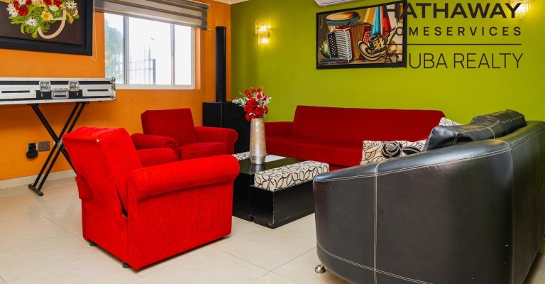 Spacious Two Story Home in Nuñe