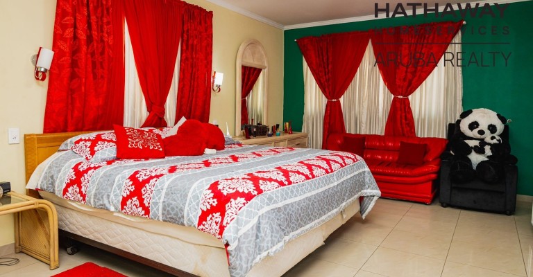 Spacious Two Story Home in Nuñe