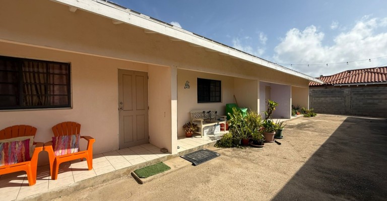 Apartment Complex in Tanki Leendert