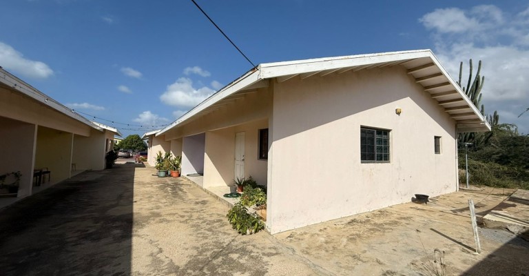 Apartment Complex in Tanki Leendert