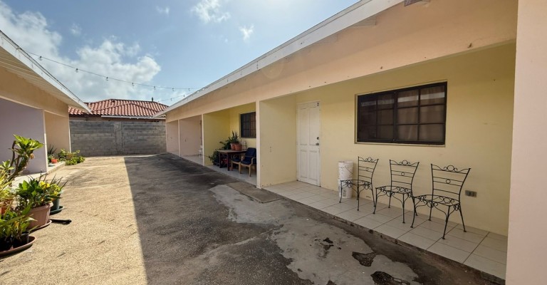 Apartment Complex in Tanki Leendert