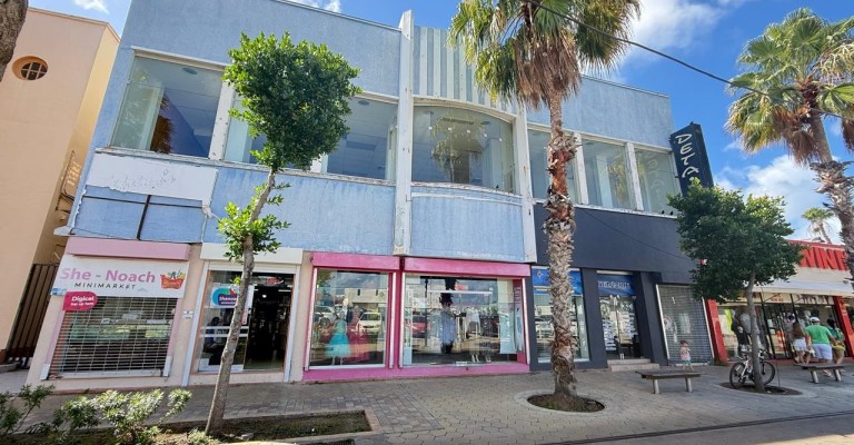 Commercial Building in Oranjestad For Sale