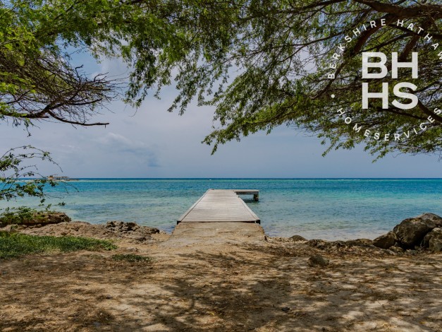 Brand-New Ocean View Villa in Savaneta
