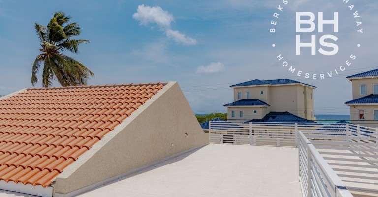 Brand-New Ocean View Villa in Savaneta