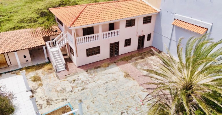 Fixer Upper in Pos Chiquito