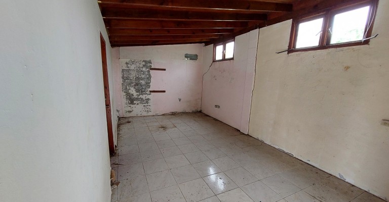 Fixer Upper in Pos Chiquito