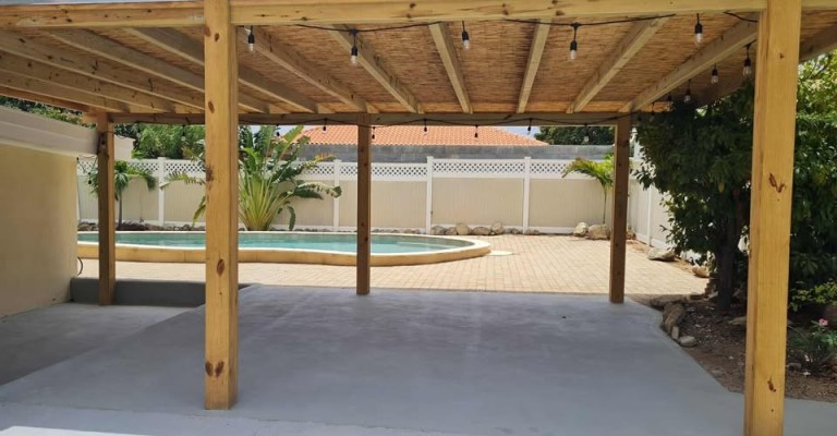 Spacious home with pool for rent