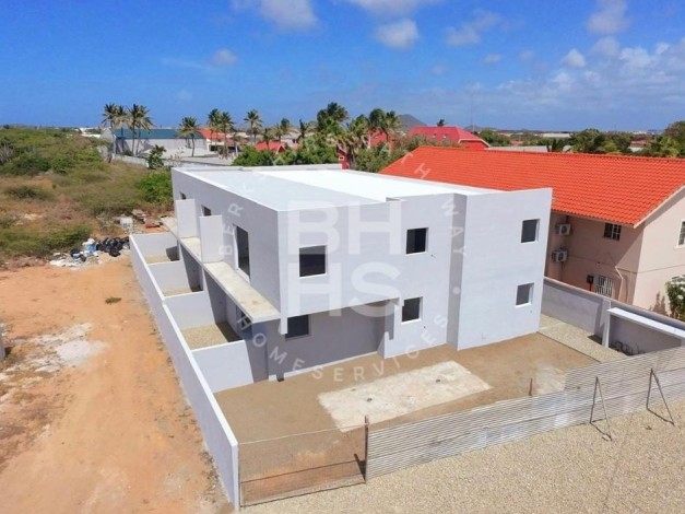 6 unit apartament complex in Tanki leendert