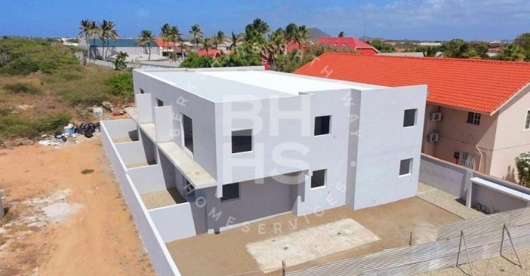 6 unit apartament complex in Tanki leendert