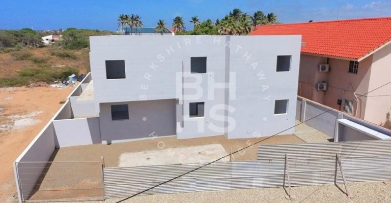6 unit apartament complex in Tanki leendert