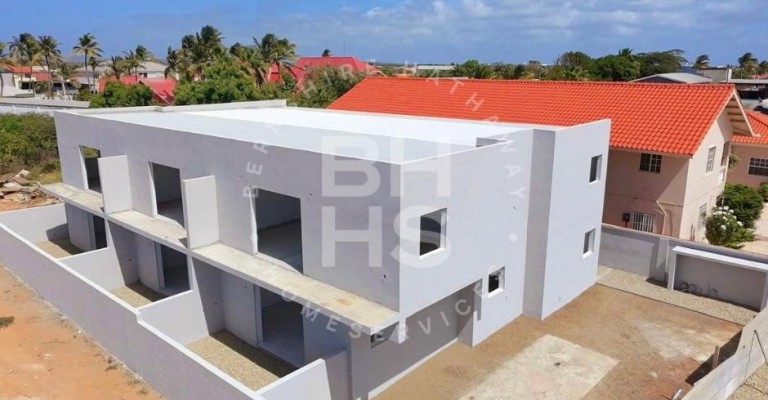 6 unit apartament complex in Tanki leendert