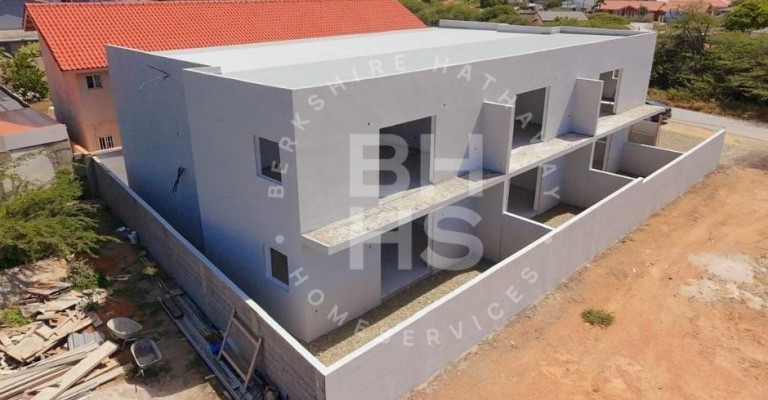 6 unit apartament complex in Tanki leendert