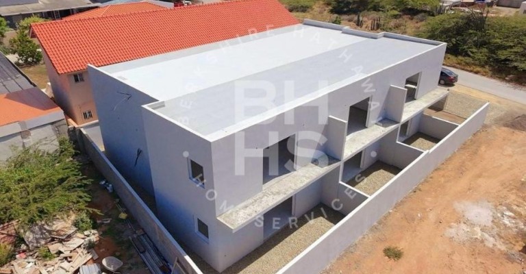 6 unit apartament complex in Tanki leendert