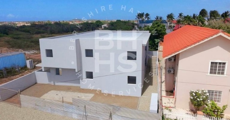 6 unit apartament complex in Tanki leendert