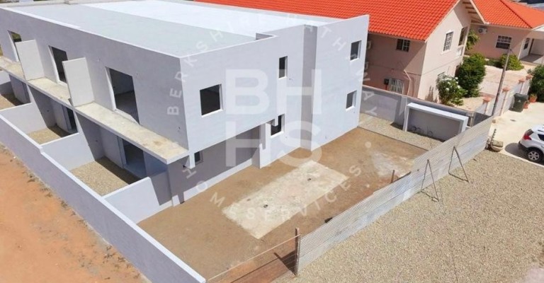 6 unit apartament complex in Tanki leendert