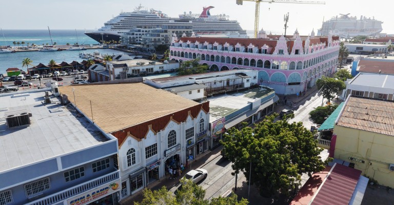 Building with apartments in Oranjestad