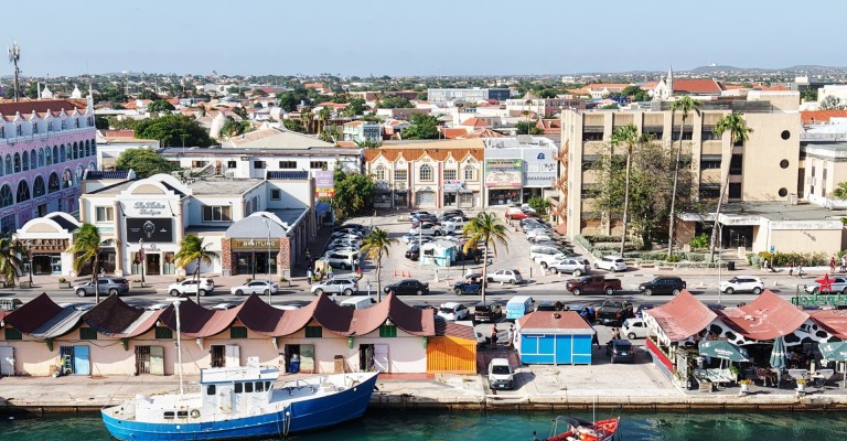 Building with apartments in Oranjestad