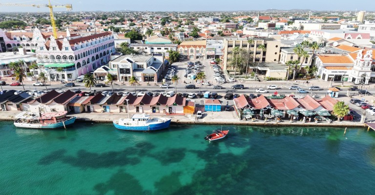 Building with apartments in Oranjestad