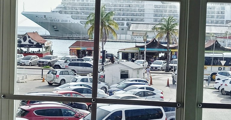 Building with apartments in Oranjestad