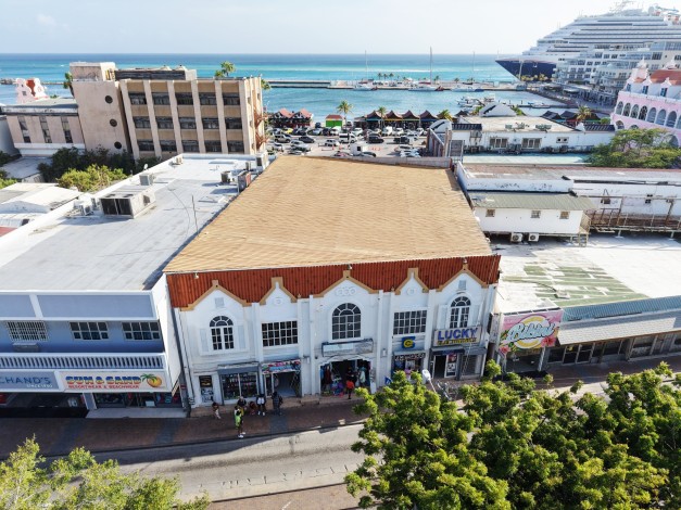 Building with apartments in Oranjestad