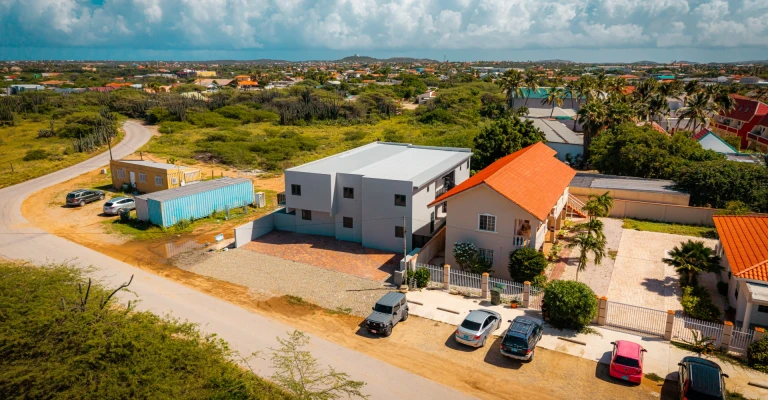 Apartment complex in Tanki Leendert