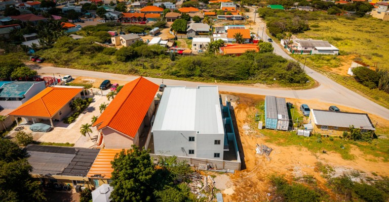 6 unit apartment complex in Tanki leendert