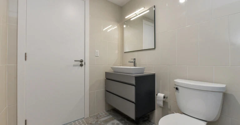 Acqua Condo 221