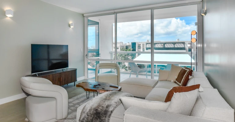Acqua Condo 221