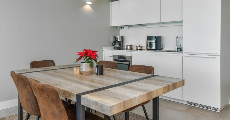 Acqua Condo 221