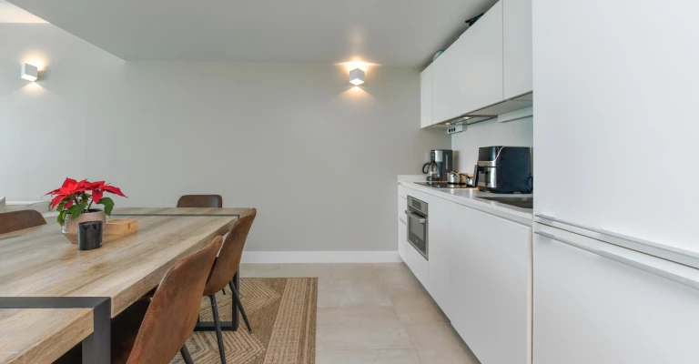 Acqua Condo 221