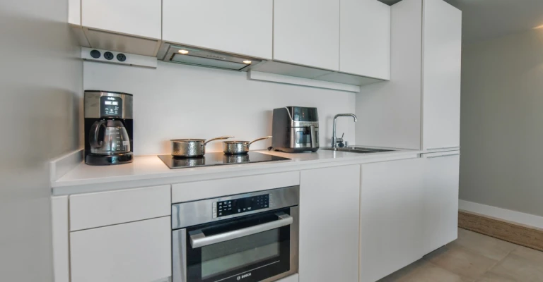 Acqua Condo 221