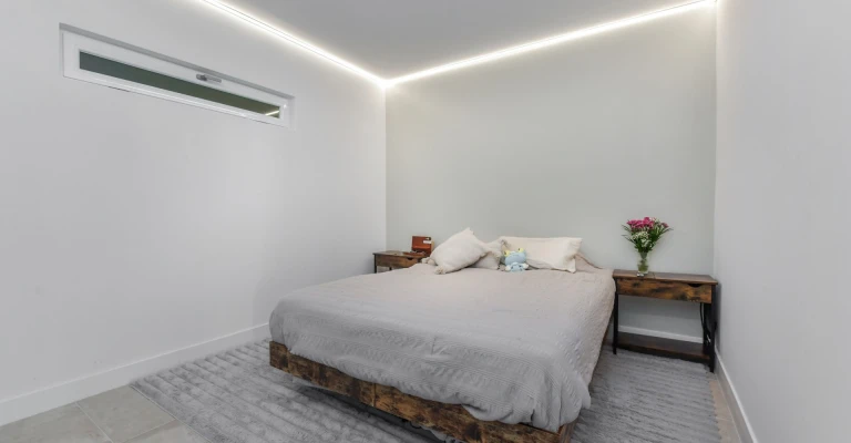 Acqua Condo 221