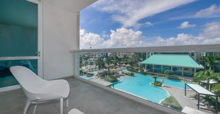 Acqua Condo 221