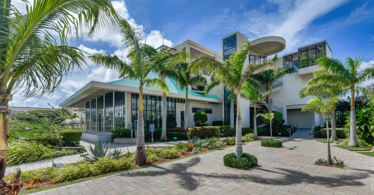 Acqua Condo 221