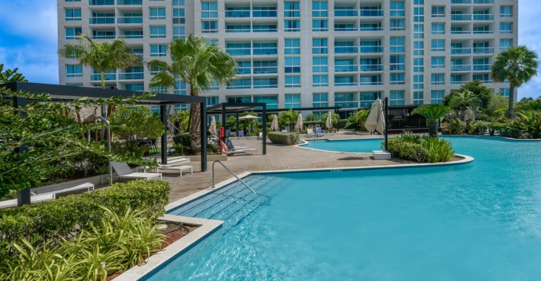 Acqua Condo 221