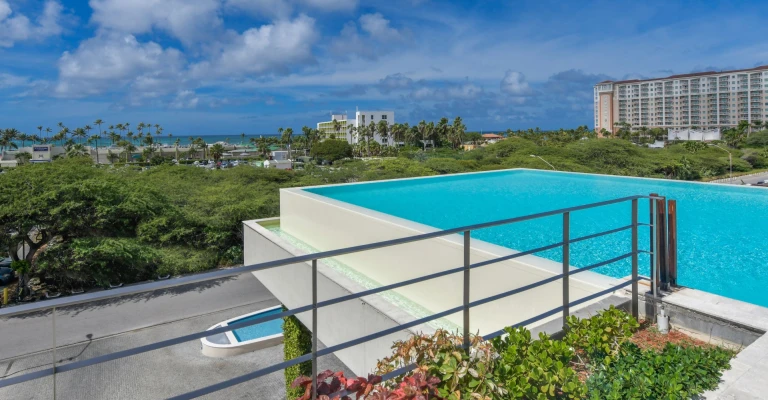 Acqua Condo 221