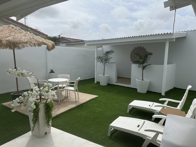 Beautiful 3 bedroom home with apartment