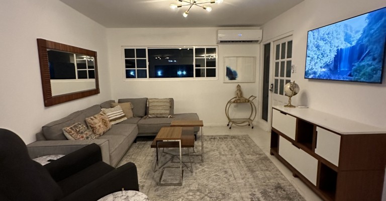 Beautiful 3 bedroom home with apartment