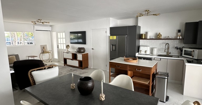 Beautiful 3 bedroom home with apartment