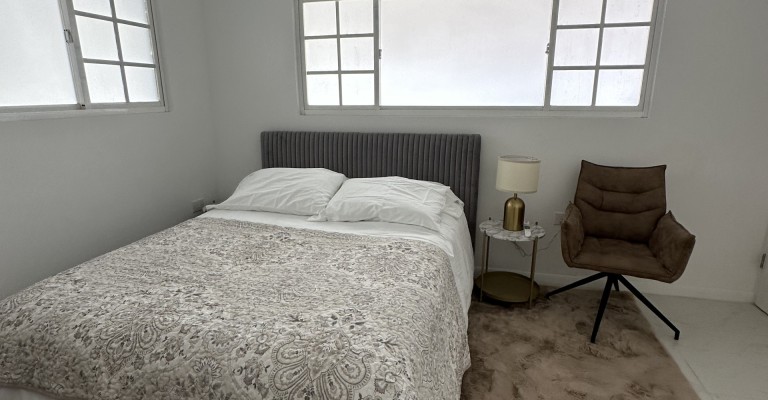 Beautiful 3 bedroom home with apartment